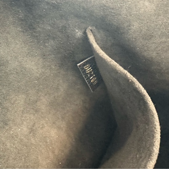 Authentic Louis Vuitton Damier Ebene LV Riverside Tote - Picture 5 of 17